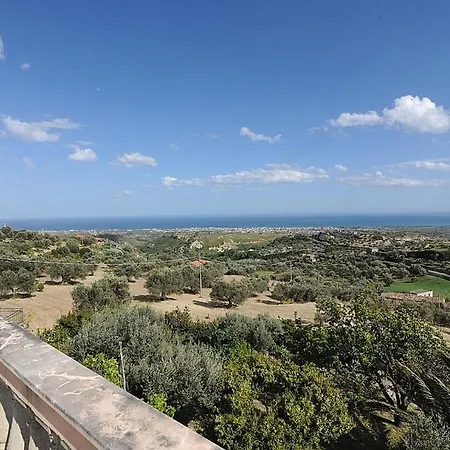 Campo Calabro Sleeps 8 Air Con Wifi